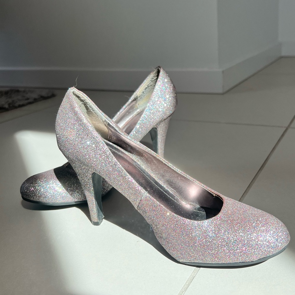 Sparkly silver Bamboo heels, 7.5